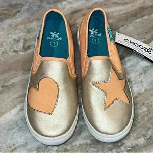 Girls CHOOZE Starheart Slip on shoes in gold - Size 1